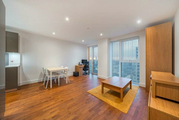 2 Bedroom Flat To Rent In Duncombe House, Woolwich Riverside, London, SE18