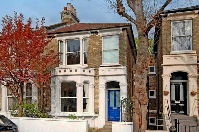 1 Bedroom Flat To Rent In Boscombe Road, 'shepherds Bush (Zone ), W12