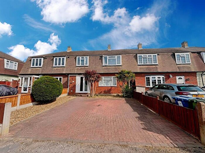 3 Bedroom Terraced House For Sale In Carnach Green, South Ockendon, RM15