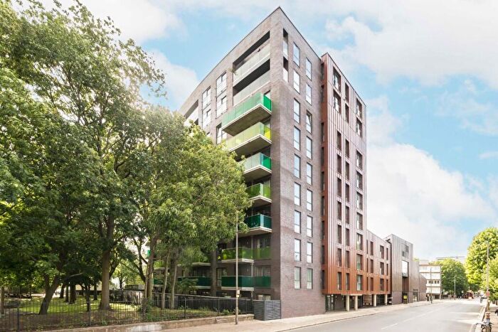 2 Bedroom Flat For Sale In Plough Road, Battersea, SW11