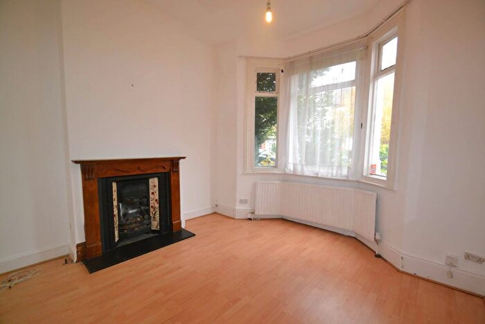 3 Bedroom Semi-Detached House To Rent In Holly Park Road, Hanwell, W7