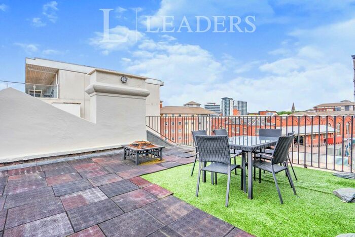 3 Bedroom Flat To Rent In Royal Crescent Road, Ocean Village, Southampton, SO14