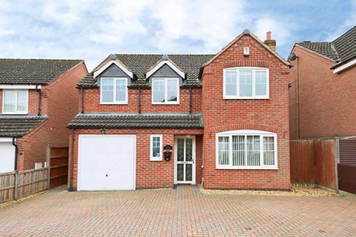 4 Bedroom Detached House For Sale In Castle Court, Heanor, DE75