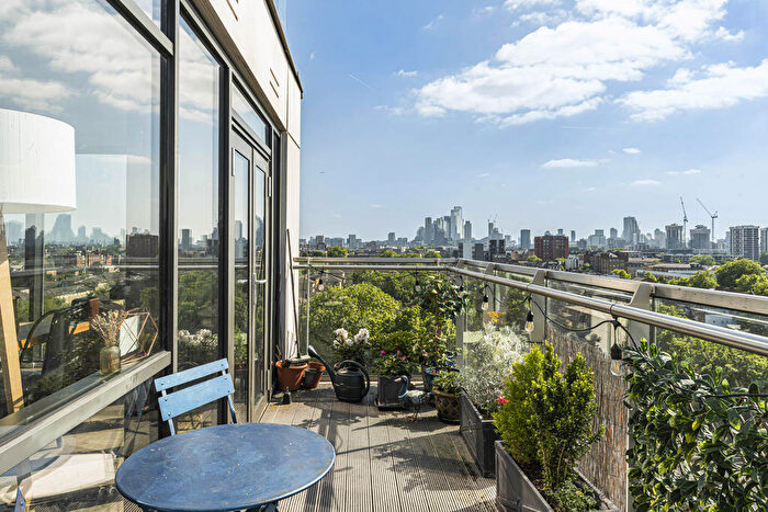 2 Bedroom Apartment For Sale In Beechwood Road, London, E8