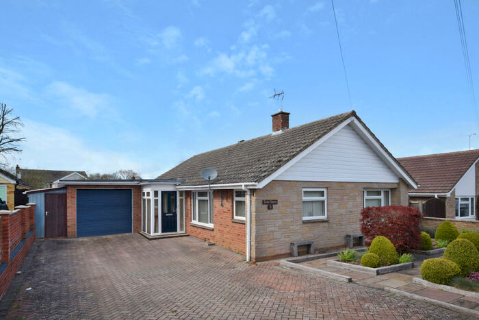 3 Bedroom Bungalow For Sale In Loompits Way, Saffron Walden, Essex, CB11
