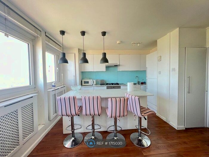 3 Bedroom Flat To Rent In Kelvedon House, London, SW8