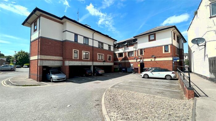 2 Bedroom Flat To Rent In Granby Court, Reading, Berkshire, RG1