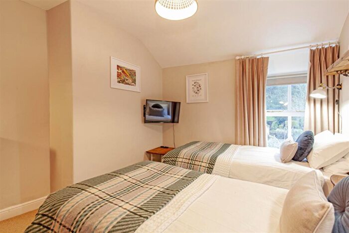 3 Bedroom Terraced House For Sale In Queen Street, Tideswell, Buxton, SK17