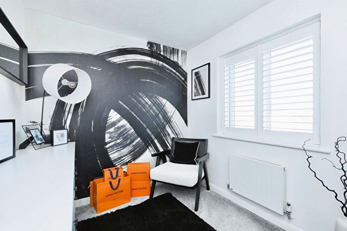 3 Bedroom Detached House For Sale In Oxclose Park Rise, Halfway, Sheffield, S20