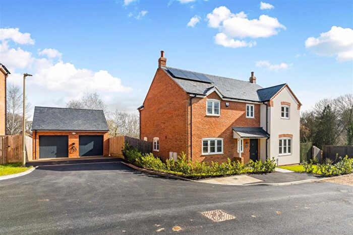4 Bedroom Detached House For Sale In Hightown Road, Banbury - Stunning Bespoke Interior, OX16