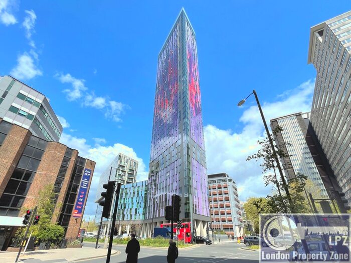 2 Bedroom Flat To Rent In Saffron Central Square, Croydon, CR0