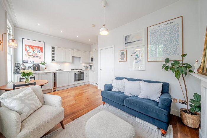 2 Bedroom Flat For Sale In Trinity Road, London, SW17