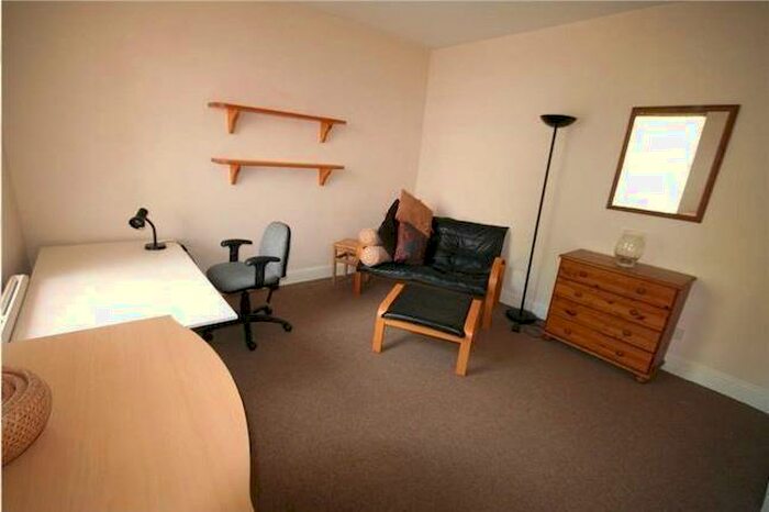 Apartment To Rent In Baldwins Gardens, EC1N