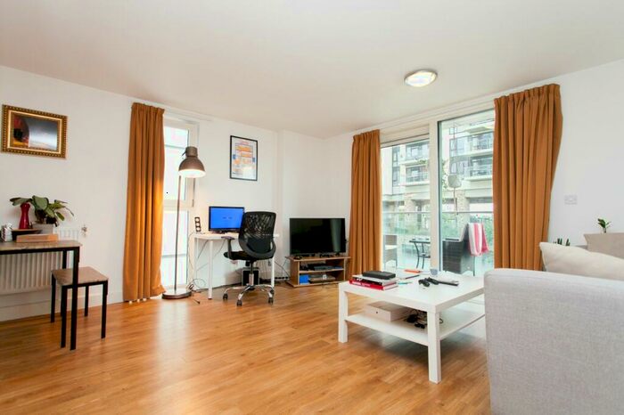 3 Bedroom Flat To Rent In Ruffin House, Roseberry Place, E8