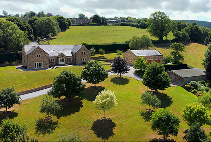 4 Bedroom Detached House For Sale In Moorside Grange, Walton, S42