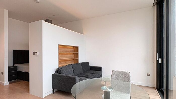 Studio To Rent In Highgate Hill, London, N19