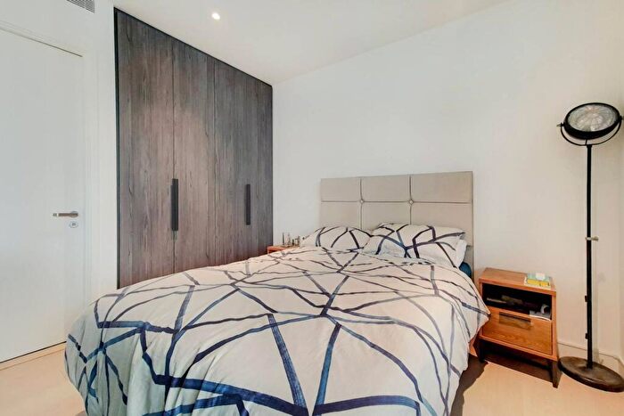 Studio To Rent In Bagshaw Building, Canary Wharf, London, E14
