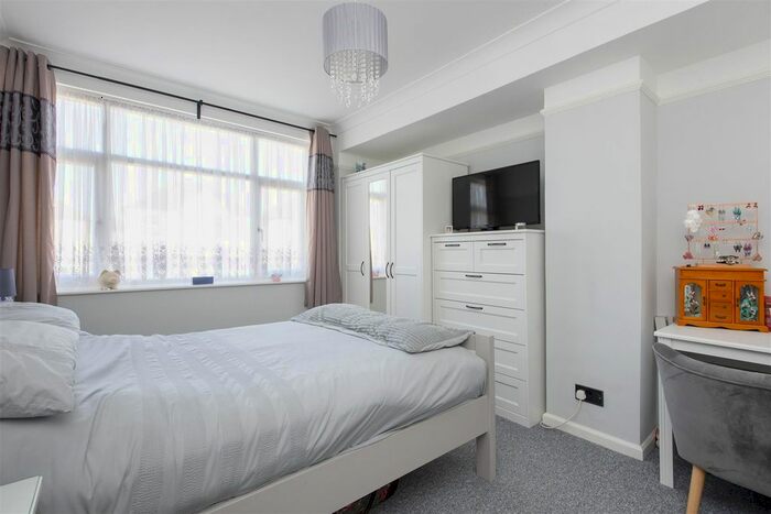 3 Bedroom Terraced House To Rent In Ferndale Road, Romford, RM5