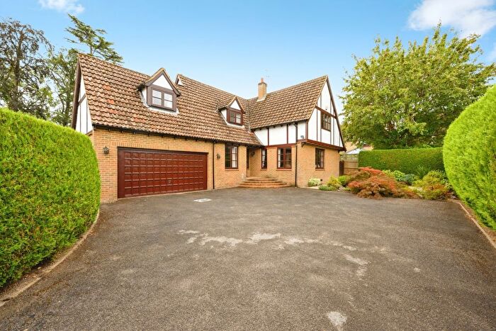 5 Bedroom Detached House For Sale In Sycamore Close, Fetcham, Leatherhead, Surrey, KT22