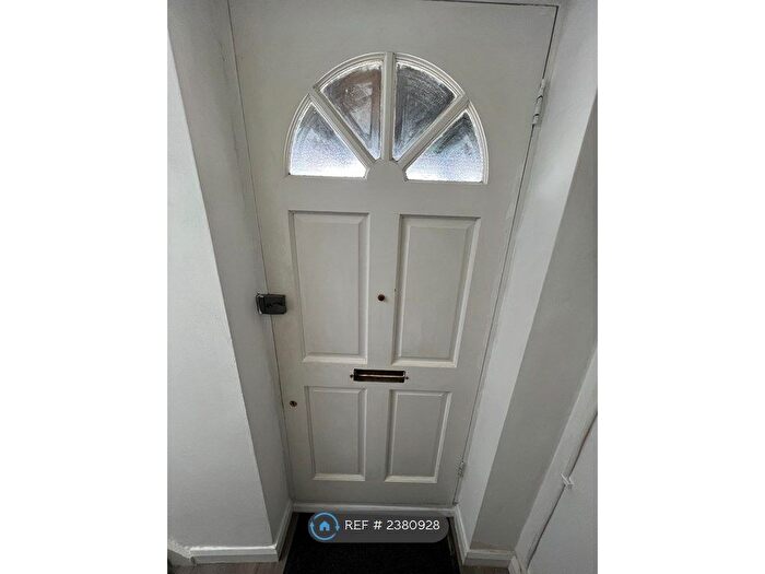 2 Bedroom Flat To Rent In High Street, Maldon, CM9