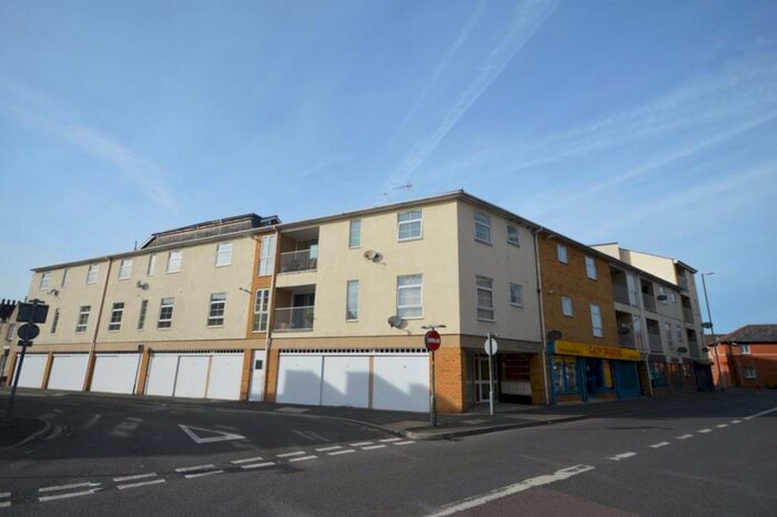 2 Bedroom Flat To Rent In Holbrook Way, Town Centre, SN1