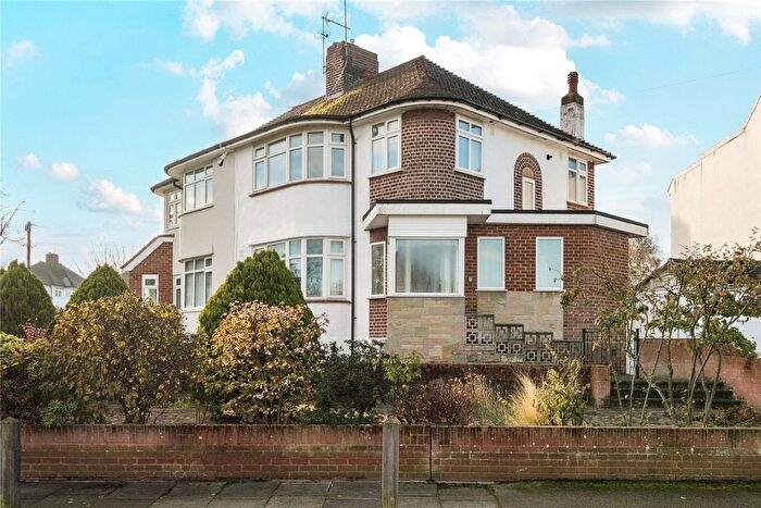 3 Bedroom Semi Detached House For Sale In Domonic Drive, London, SE9