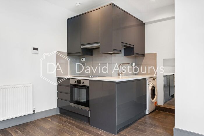 1 Bedroom Flat To Rent In Thornfield Road, Shepherds Bush, London, W12