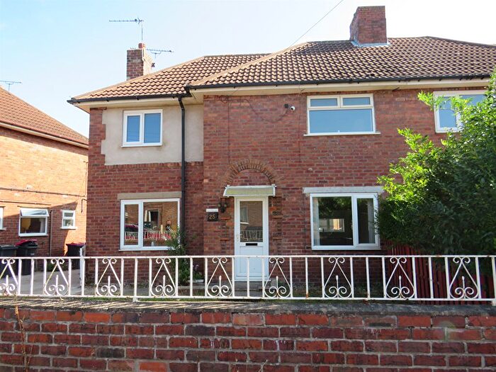 3 Bedroom Semi-Detached House For Sale In Western Avenue, Dinnington, Sheffield, S25