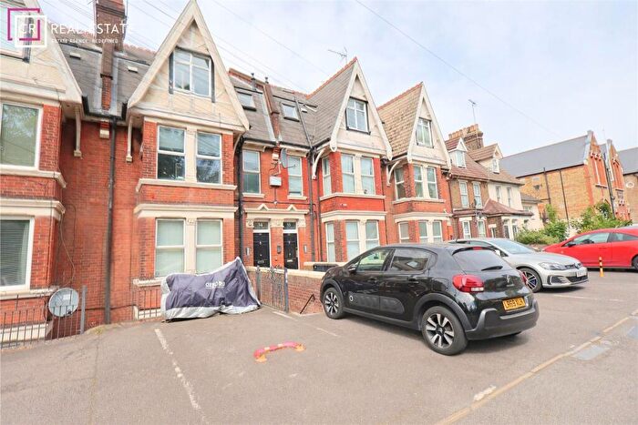 1 Bedroom Flat To Rent In New Road, Rochester, ME1