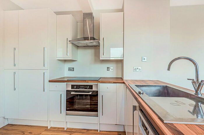 2 Bedroom Flat To Rent In Bensham Lane, Thornton Heath, CR7