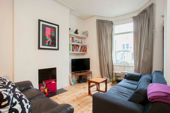 3 Bedroom Terraced House To Rent In Ravenswood Road, Balham, SW12