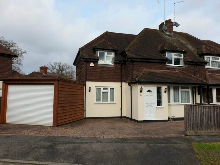 3 Bedroom Semi-Detached House To Rent In Longfield, Hedgerley, Slough, SL2