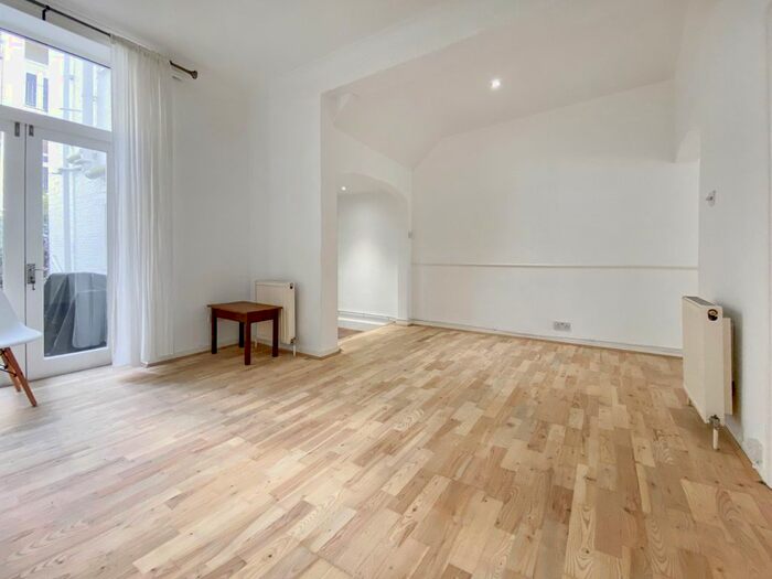 1 Bedroom Flat To Rent In Cambridge Street, Pimlico, London, SW1V