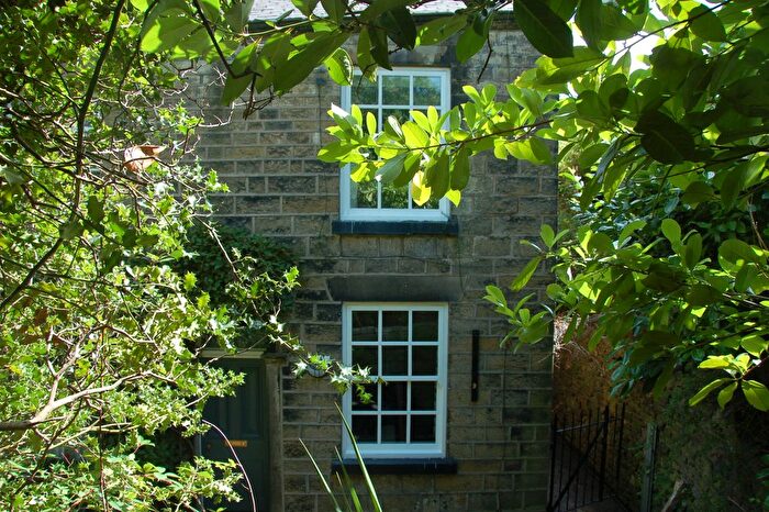 2 Bedroom End Terrace House To Rent In Adlington Road, Macclesfield, SK10