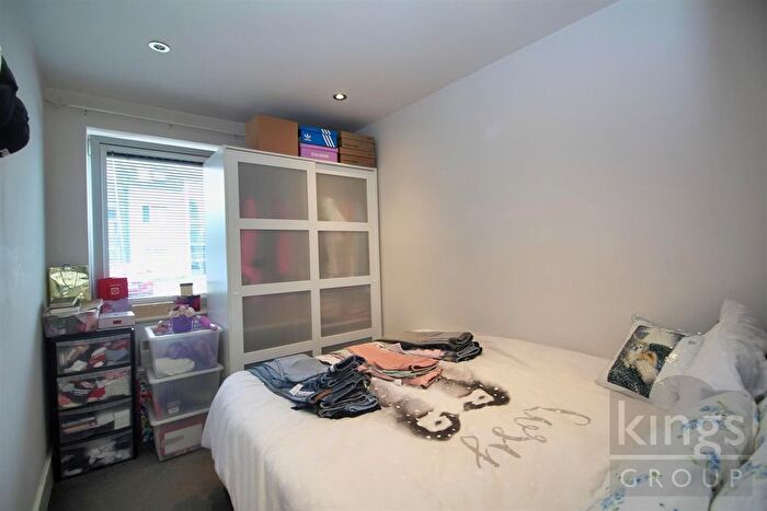 2 Bedroom Flat For Sale In Chapman Courtyard, Turners Hill, Cheshunt, Waltham Cross, EN8