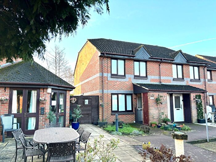 1 Bedroom Flat For Sale In Berrycrofts Court, Berrycroft Road, Staines, Middlesex, TW18