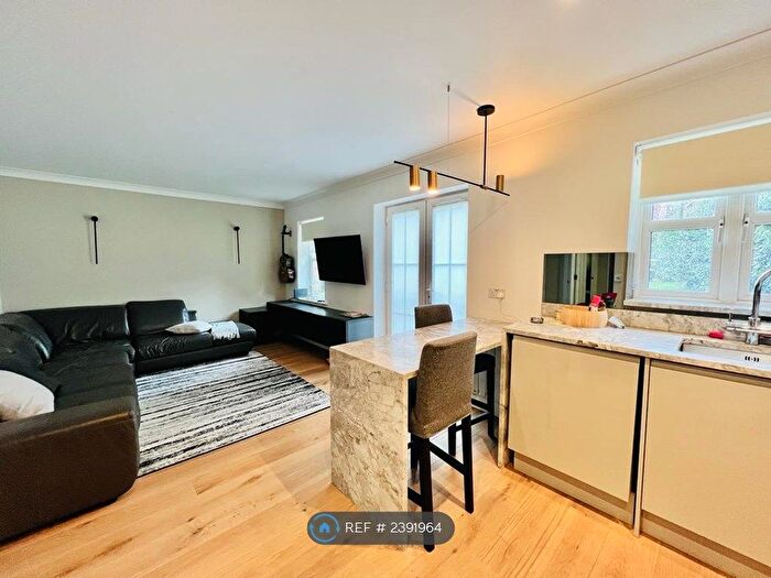 2 Bedroom Flat To Rent In Thornbury Close, London, NW7