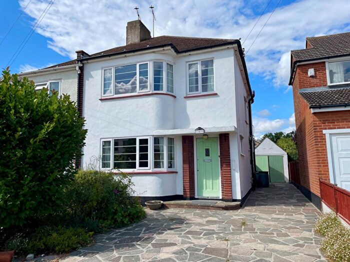 3 Bedroom Semi-Detached House For Sale In Flemming Avenue, Leigh-on-sea, Southend-on-sea, SS9