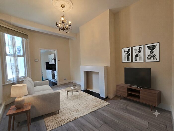2 Bedroom Maisonette To Rent In Selkirk Road, Tooting Broadway, SW17