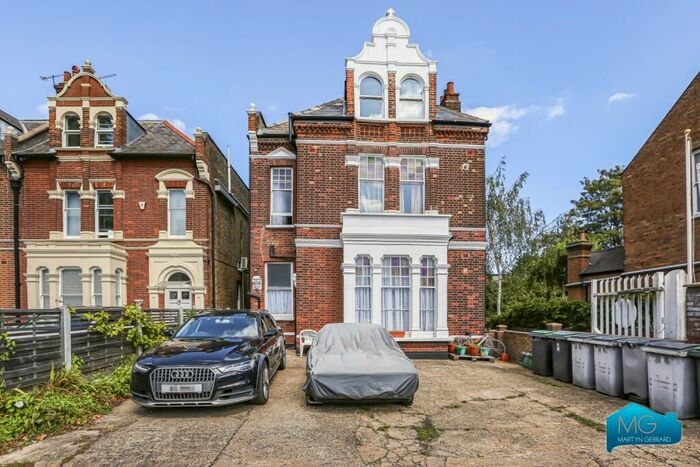 2 Bedroom Apartment To Rent In Great North Road, London, N6