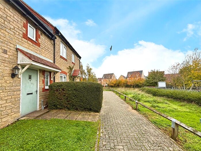 3 Bedroom Terraced House For Sale In Goodwood Close, Bicester, Oxfordshire, OX26