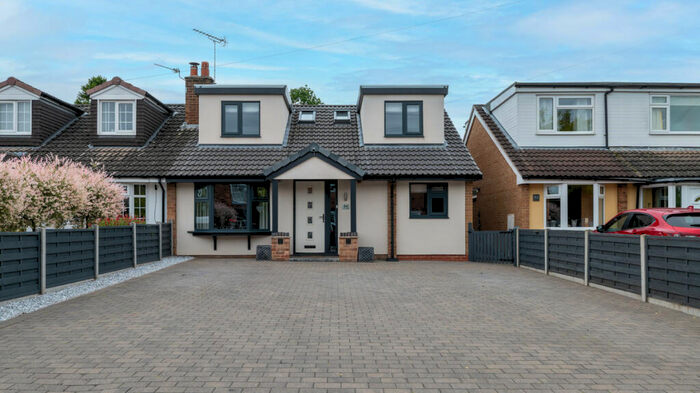 4 Bedroom Semi-Detached House For Sale In The Green, Barton-under-needwood, DE13