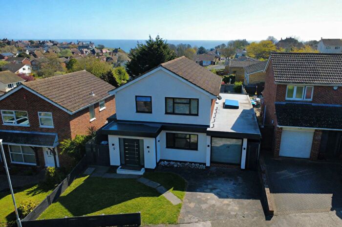 4 Bedroom Detached House For Sale In Lenham Close, Broadstairs, CT10