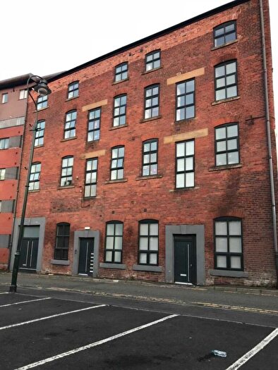 2 Bedroom Flat To Rent In Bow Street, Oldham, OL1
