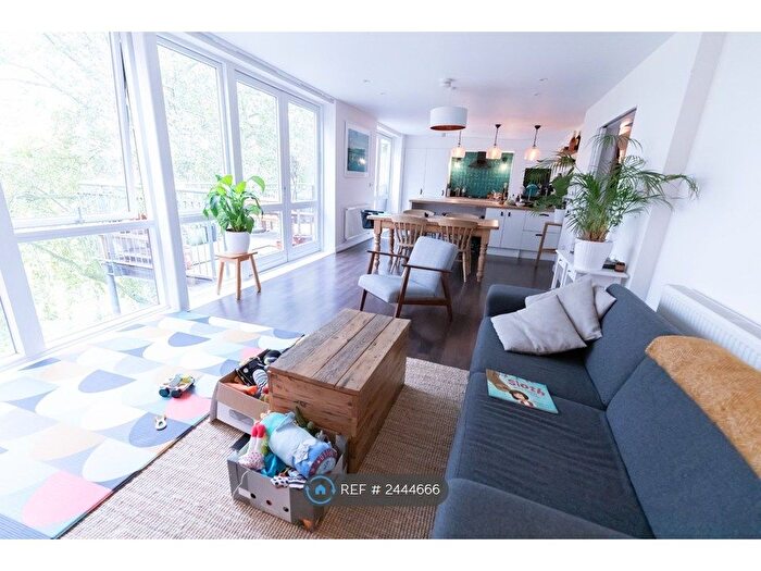 2 Bedroom Flat To Rent In Ellington House, London, E5