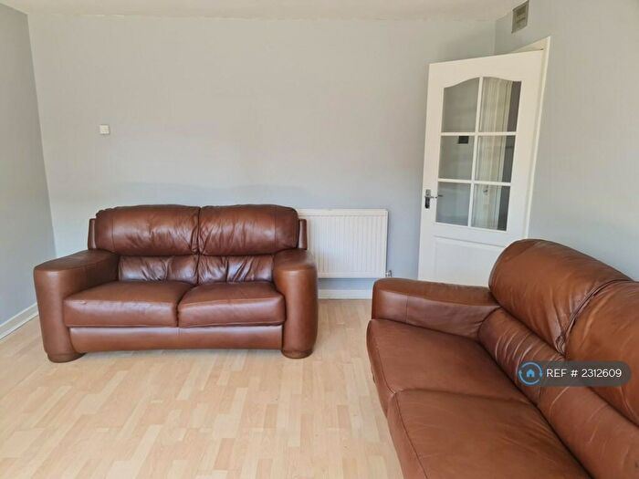 2 Bedroom Flat To Rent In Woodhill Court, Grangemouth, FK3