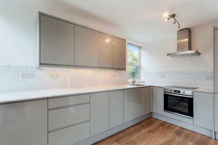 2 Bedroom Apartment To Rent In Queens Road, Weybridge, KT13