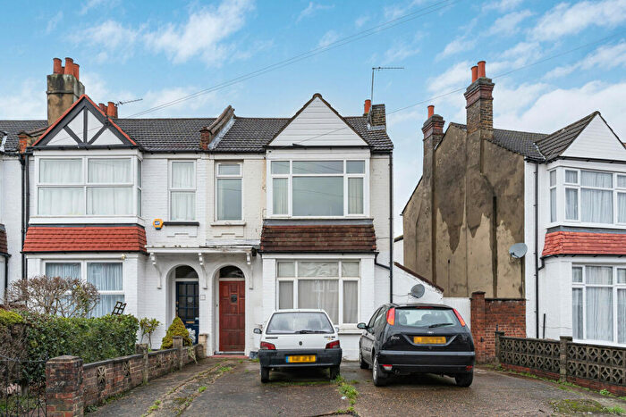 1 Bedroom Apartment For Sale In Lincoln Road, London, SE25