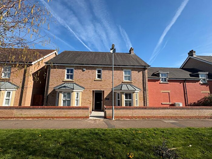 5 Bedroom Detached House For Sale In Devon Drive, Biggleswade, SG18