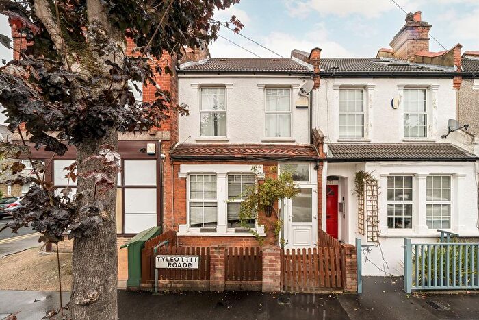 2 Bedroom Property To Rent In Tylecroft Road, London, SW16